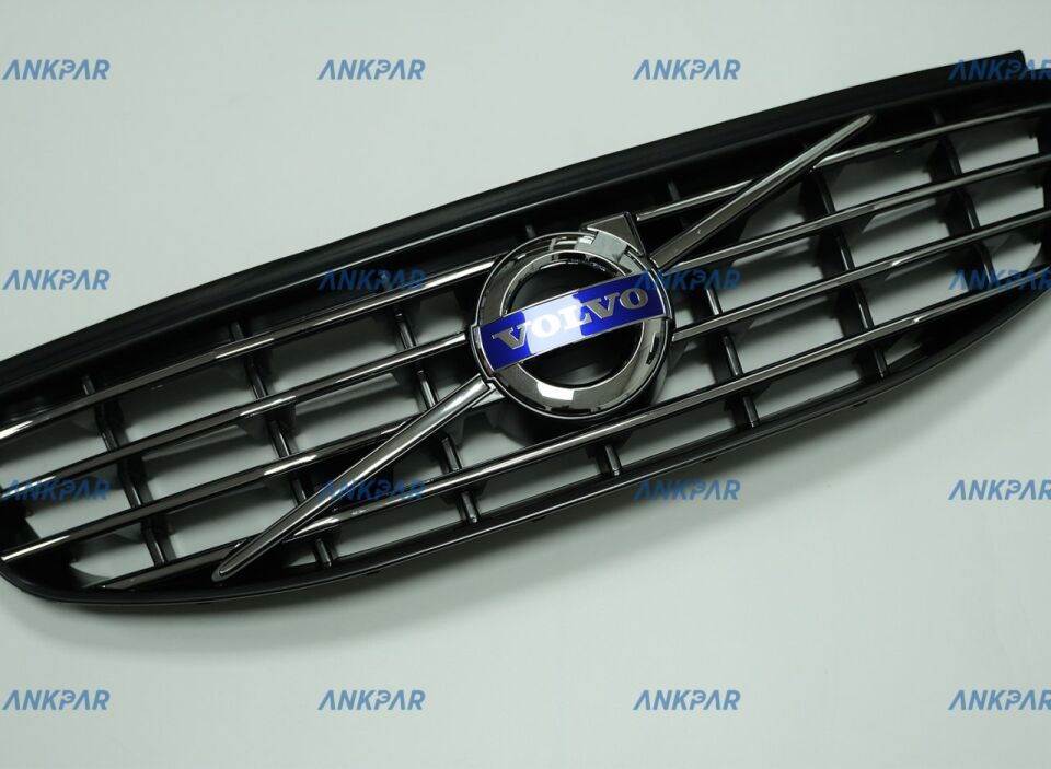 Volvo XC60 Ön Panjur 2014-2017 Logolu 31333832
